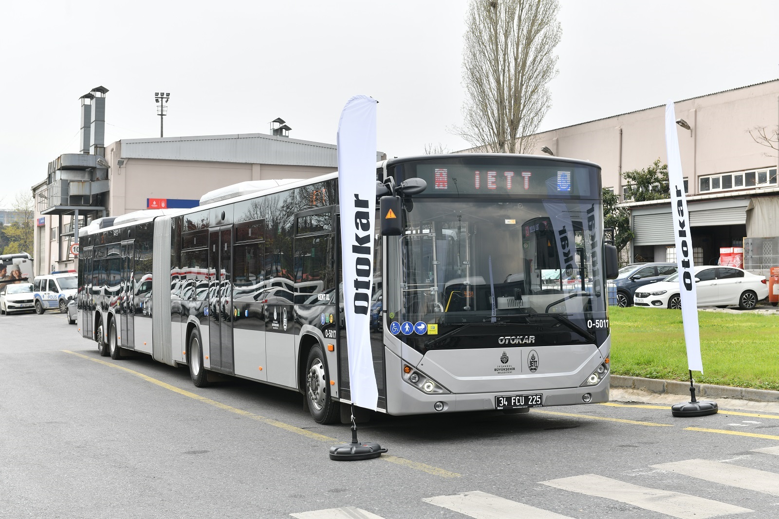 Otokar, İstanbullular için özel olarak ürettiği metrobüslerin ilk 20 adedini teslim etti