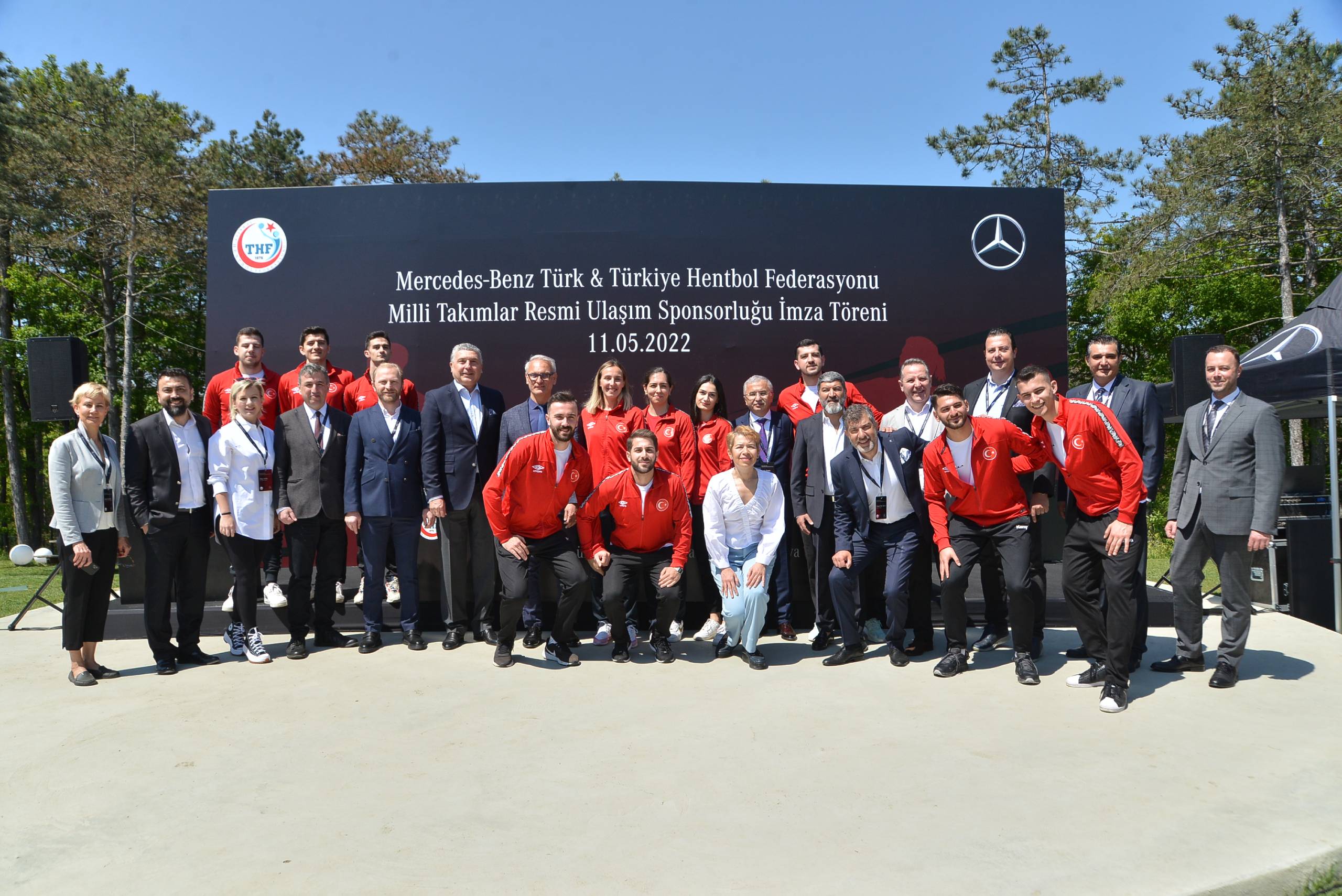 Mercedes-Benz Türk,Türkiye Hentbol Federasyonu Milli Takımlar resmi ulaşım sponsorluğu ile spora verdiği desteği sürdürüyor