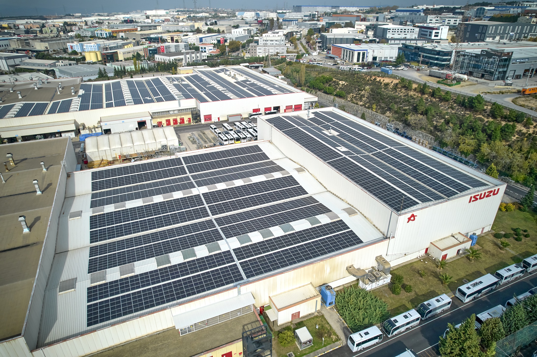 <strong>Anadolu Isuzu üretim tesislerindeki, elektrik ihtiyacının %70’ini güneş enerjisinden sağlayacak </strong>