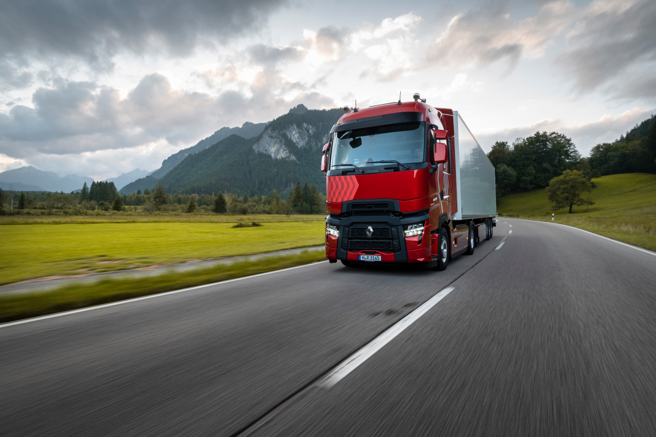 <strong>Renault Trucks 2022 değerlendirmesi: sağlam performansla desteklenen enerji dönüşümü</strong>