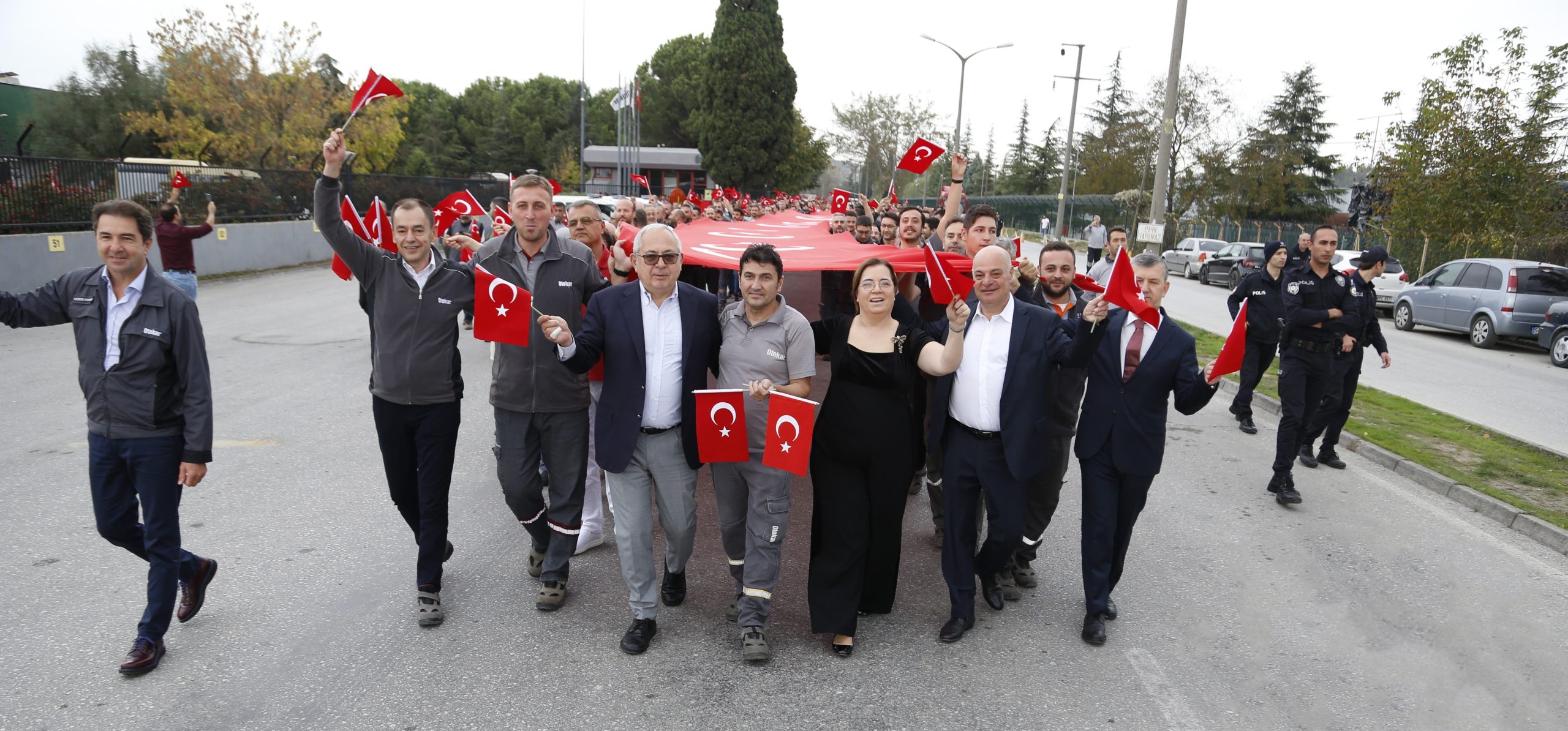 Otokar Çalışanlarından “Cumhuriyet” Yürüyüşü