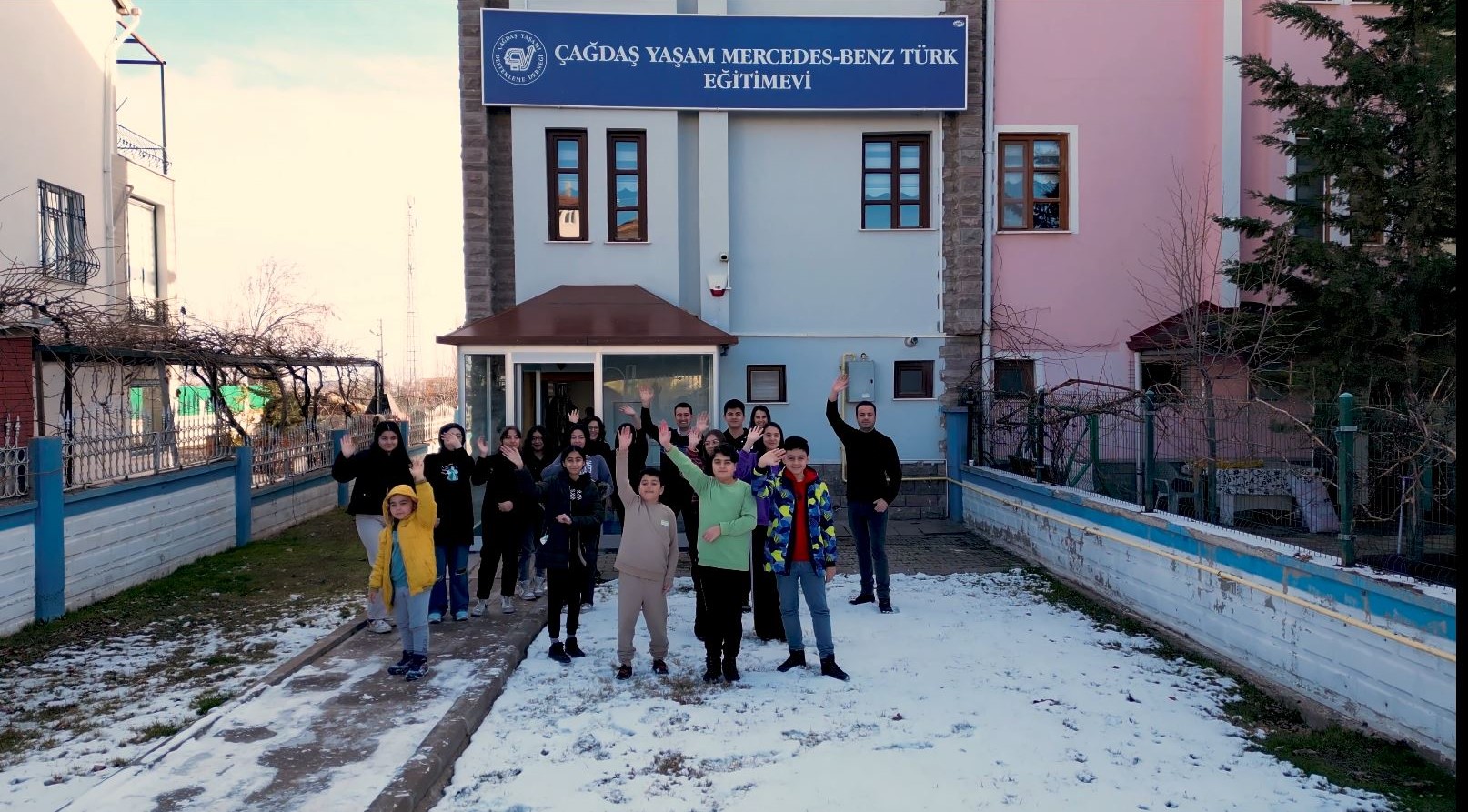 Mercedes-Benz Türk, Aksaray Eğitim Evi ile çocukların gelişimini destekliyor.