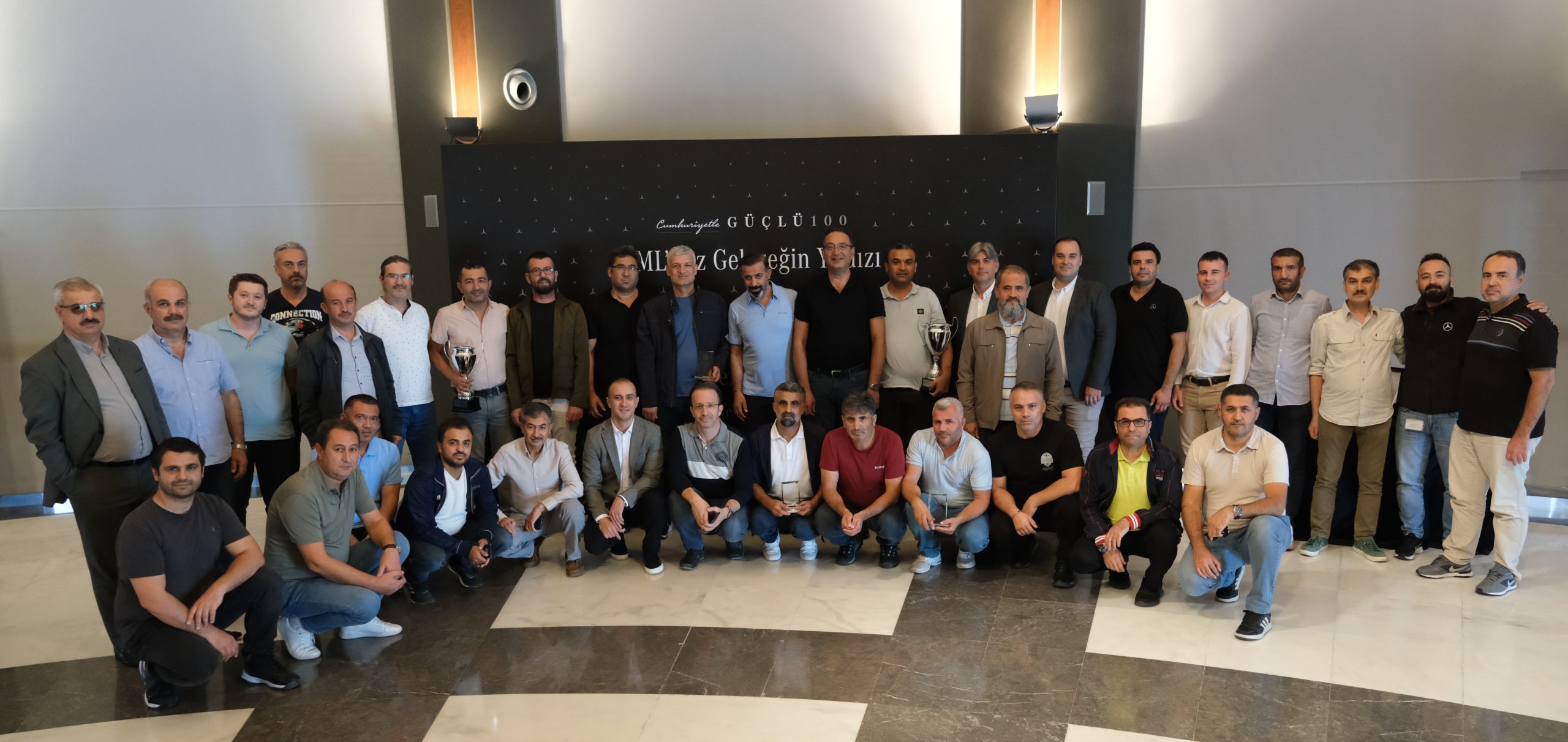 Mercedes-Benz Türk’ten ‘EML’miz Geleceğin Yıldızı’nda başarılı olan laboratuvarlara ödül