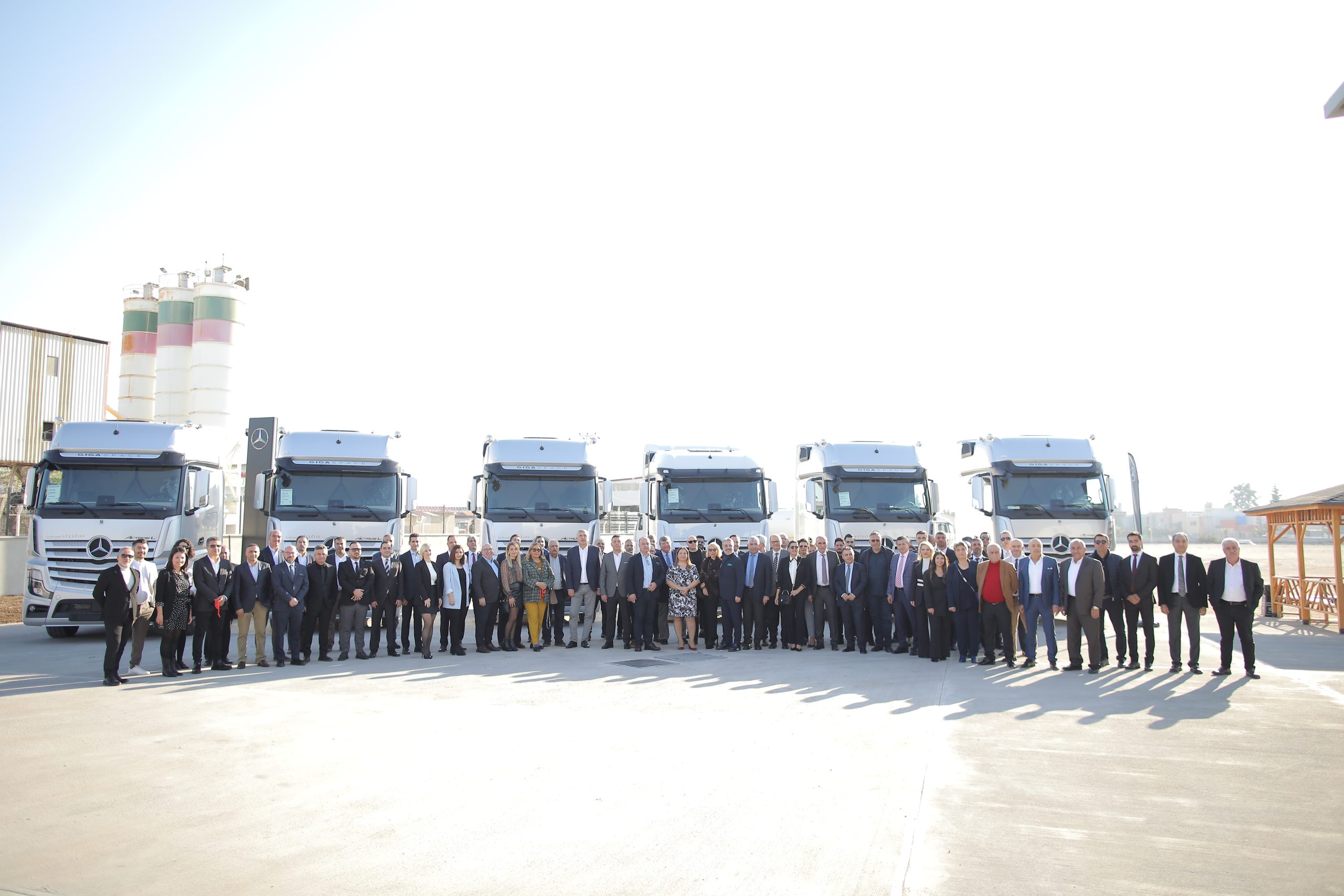 Mercedes-Benz Türk’ün kamyon bayi ve yetkili servisi Mengerler Adana Sarıçam lokasyonu açıldı