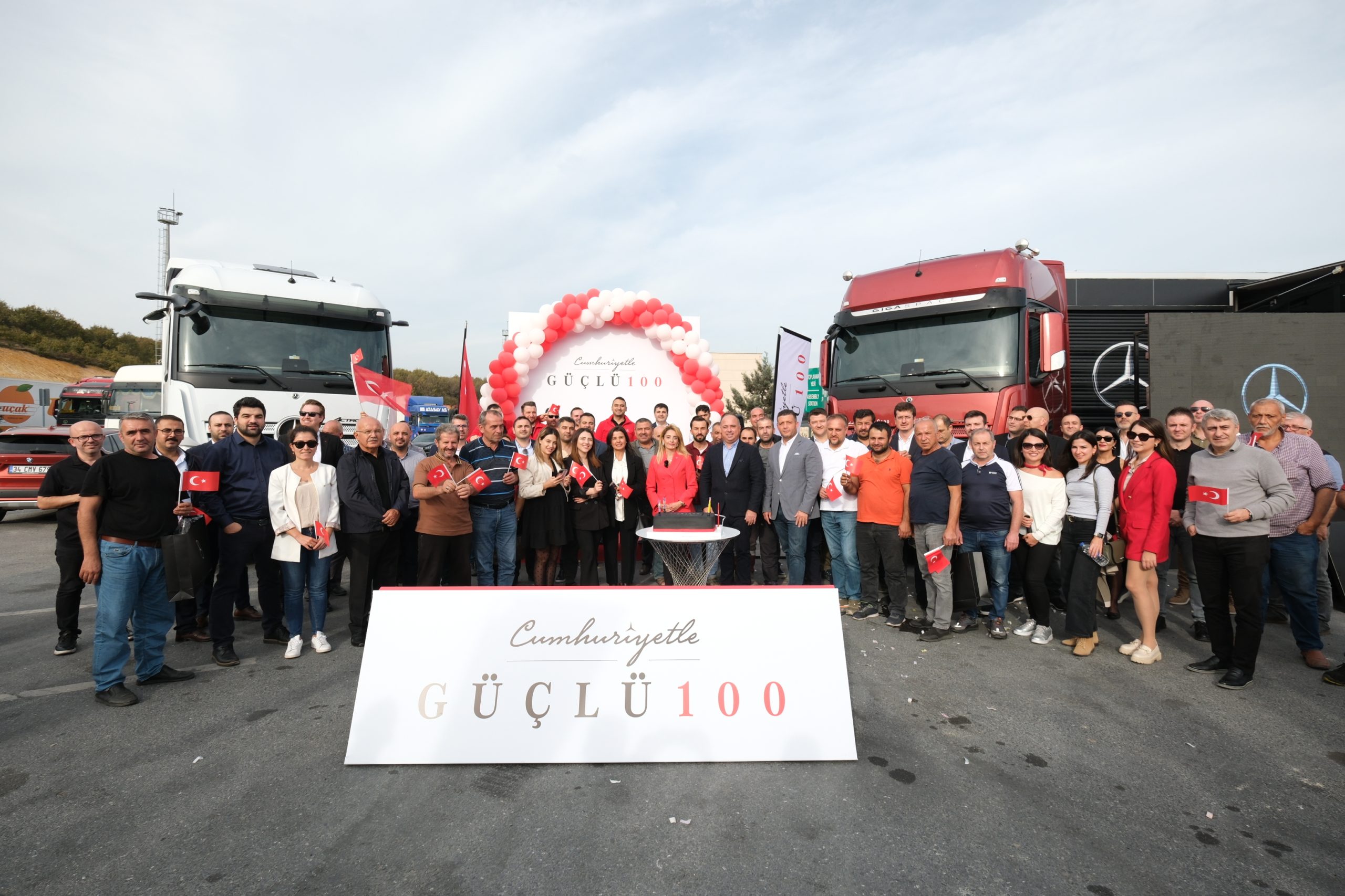 Mercedes-Benz Kamyon’un Sağlık Bakım Tırı Türkiye’nin 7 bölgesini ziyaret ederek kamyon şoförlerinin yanında oldu