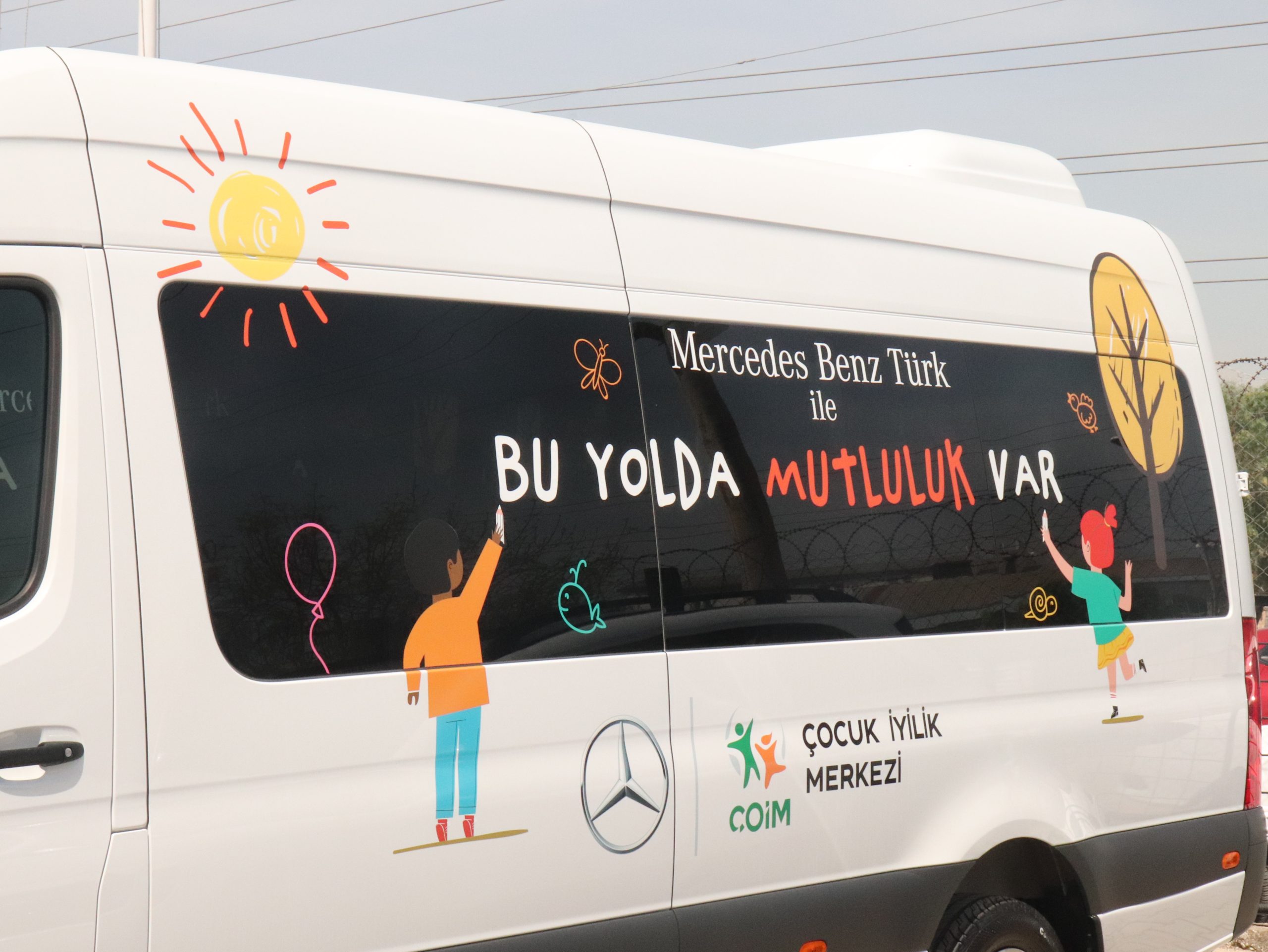 Mercedes-Benz Türk, Depremzede Çocukları Çocuk İyilik Merkezi’ne Taşıyacak