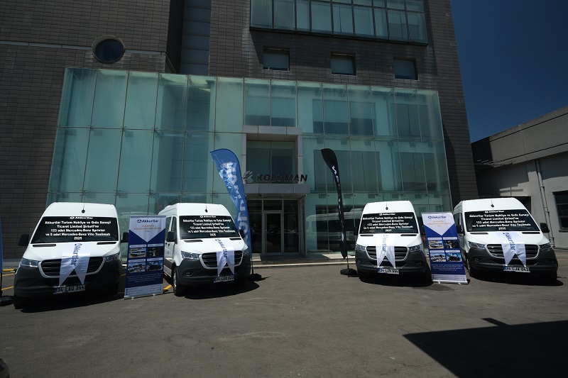 Mercedes-Benz’den Akkurtlar Turizm’e 123 adet Mercedes-Benz Sprinter ve 5 adet Vito teslimatı