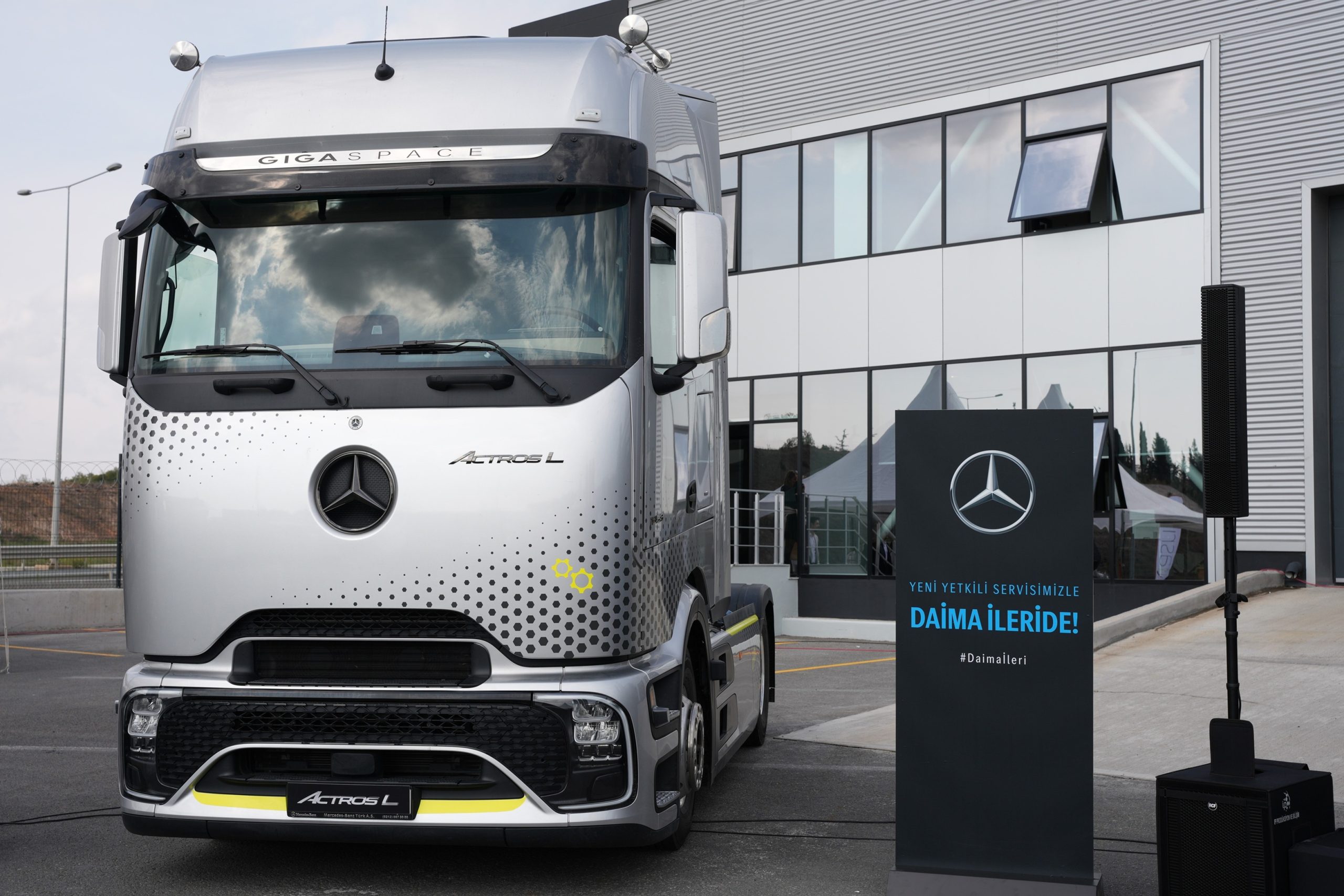 Mercedes-Benz Türk Bayi ve Yetkili Servis Ağı Yatırımlarına Devam Ediyor