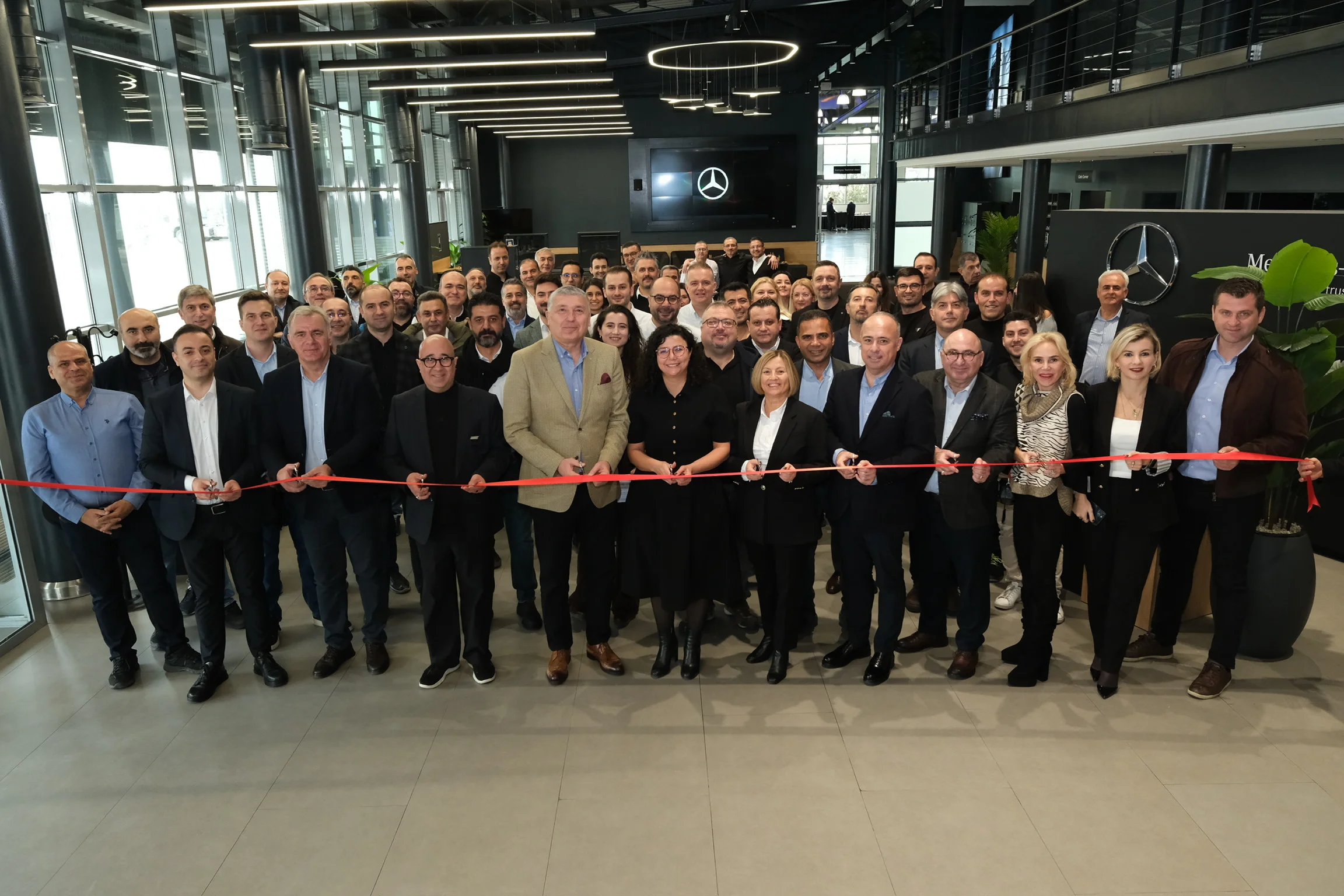 Mercedes-Benz Türk Aksaray Müşteri Merkezi Yenilenen Yüzüyle Hizmete Açıldı_2